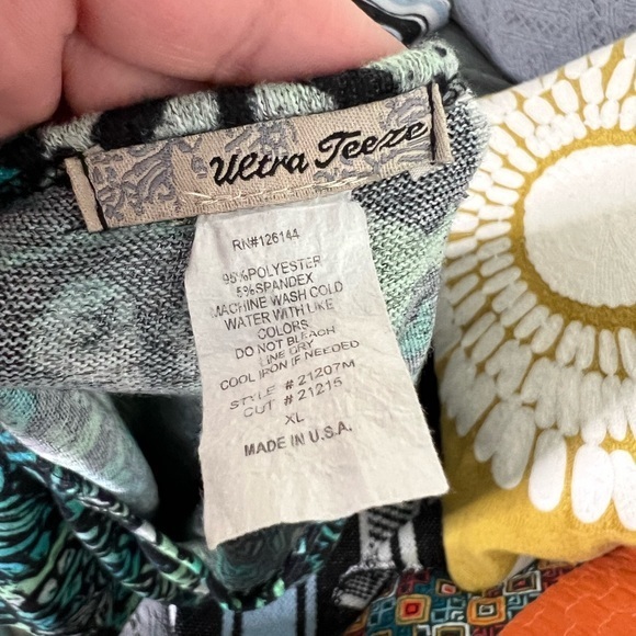 Ultra Teeze Aztec floral top - Picture 4 of 4